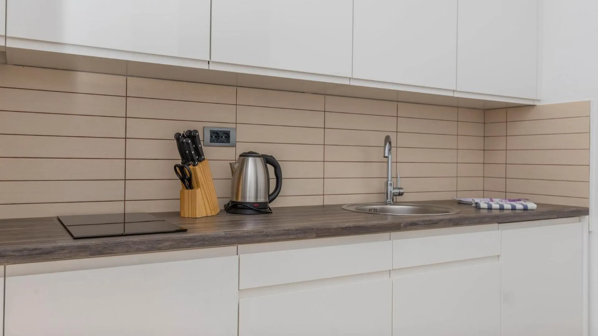 Polina Apartmani Klenovica 0*,